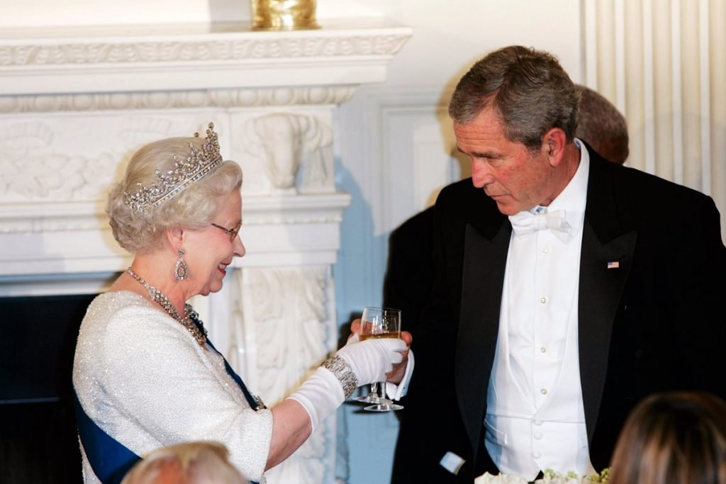 Rainha Elizabeth e George Bush