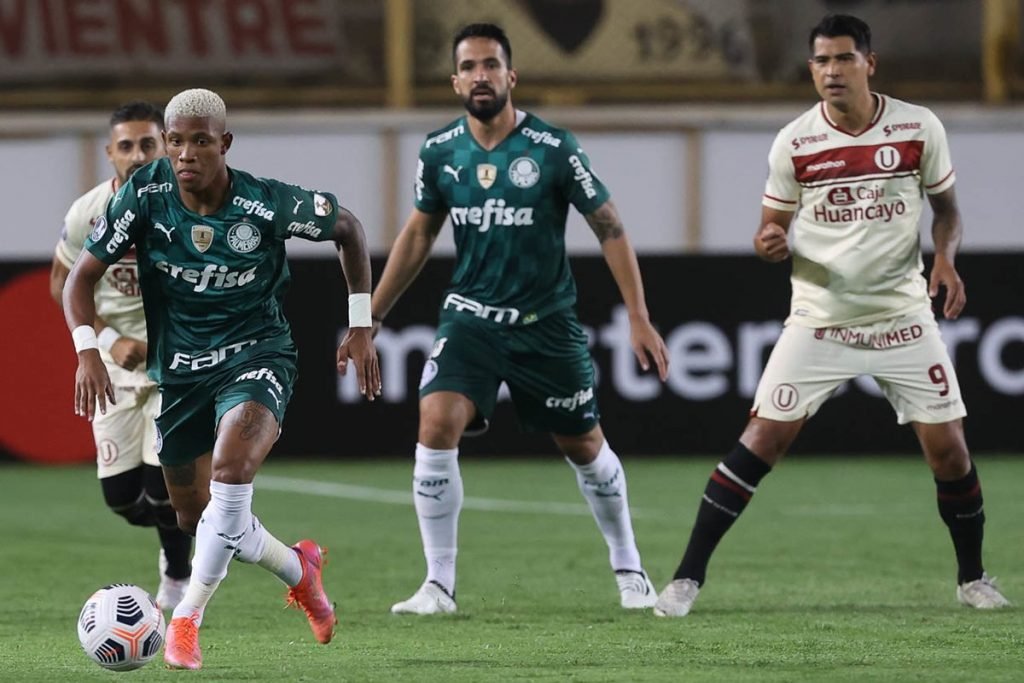 Libertadores: Palmeiras sofre, mas vence com gol no último lance