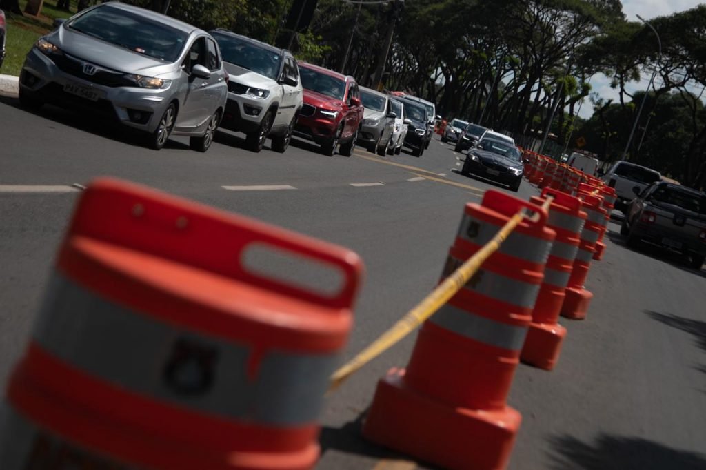 Vacinação de pessoas entre 62 e 63 anos no Parque da Cidade