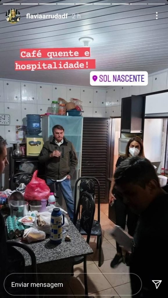 Bolsonaro e Flávia Arruda em casa no Sol Nascente