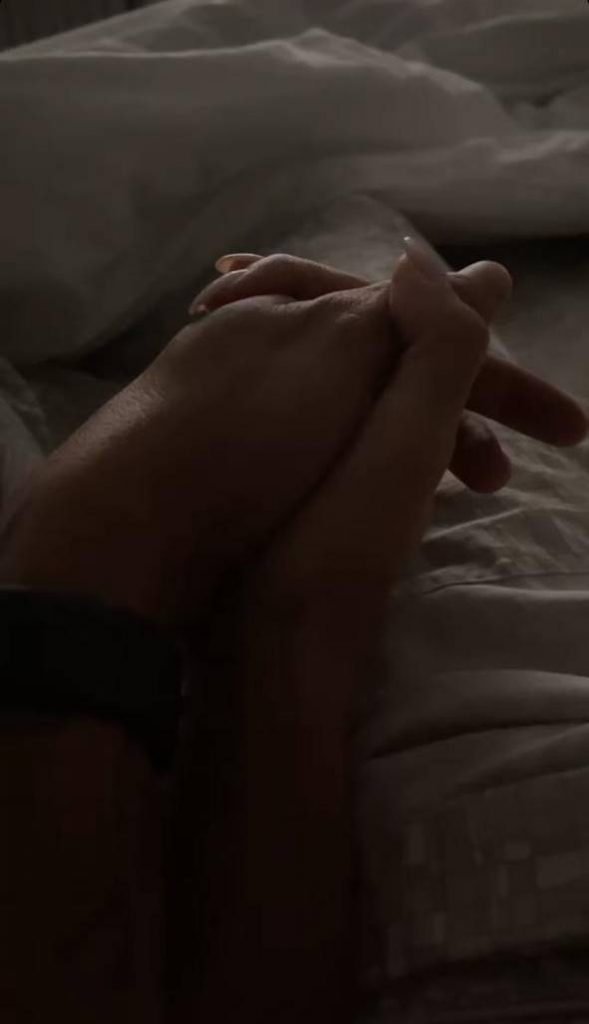 Gusttavo Lima e Andressa Suita de mãos dadas