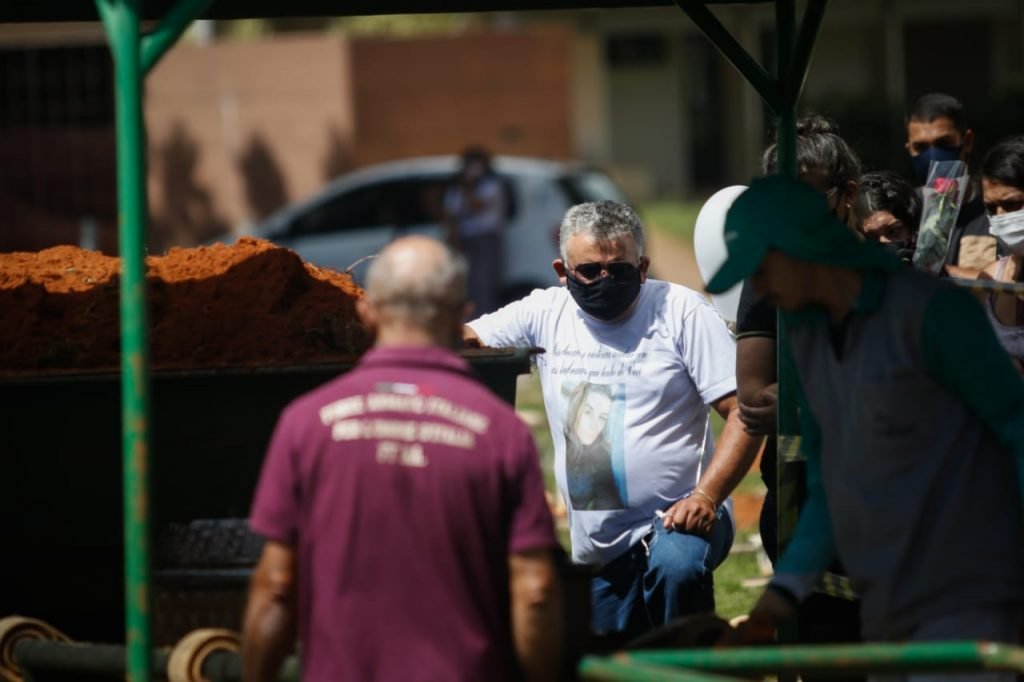 Sepultamento de Tatiele da Cruz Ferreira, jovem assassinada em Sobradinho 2