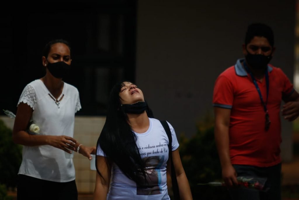 Sepultamento de Tatiele da Cruz Ferreira, jovem assassinada em Sobradinho 2