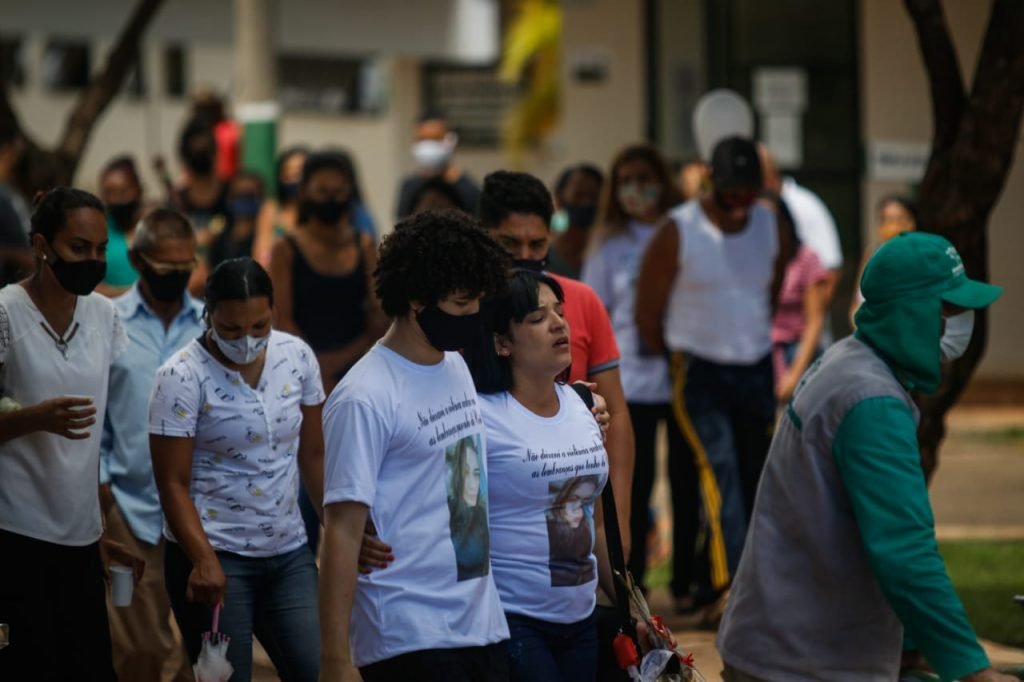Sepultamento de Tatiele da Cruz Ferreira, jovem assassinada em Sobradinho 2