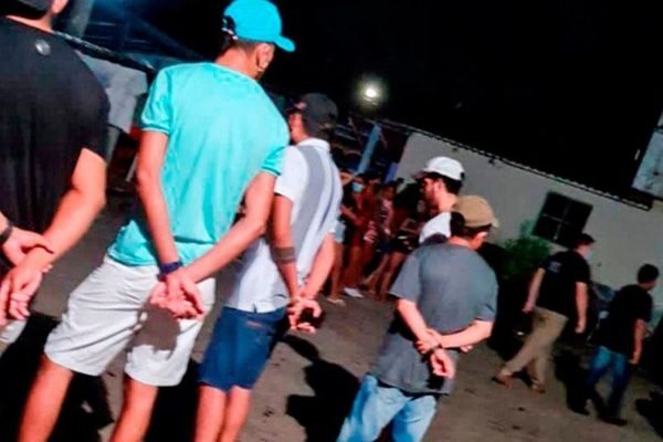Detran encerra festa com mais de 60 pessoas aglomeradas em Manaus