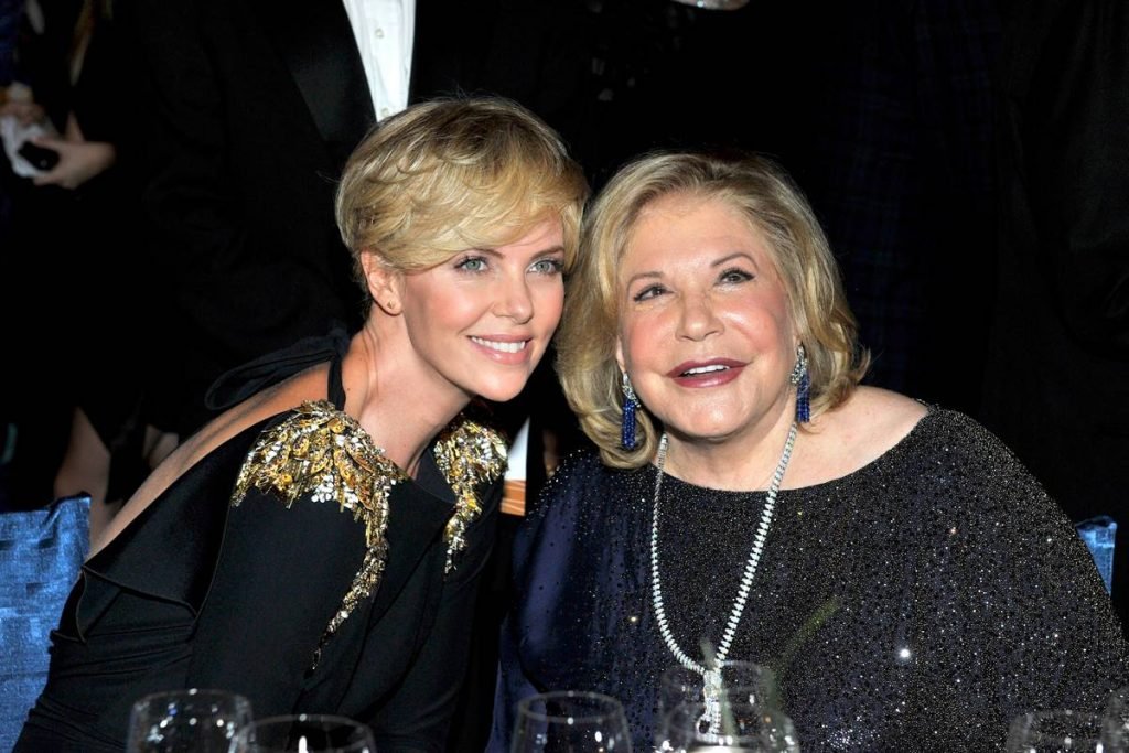 Charlize Theron e Wallis Annenberg