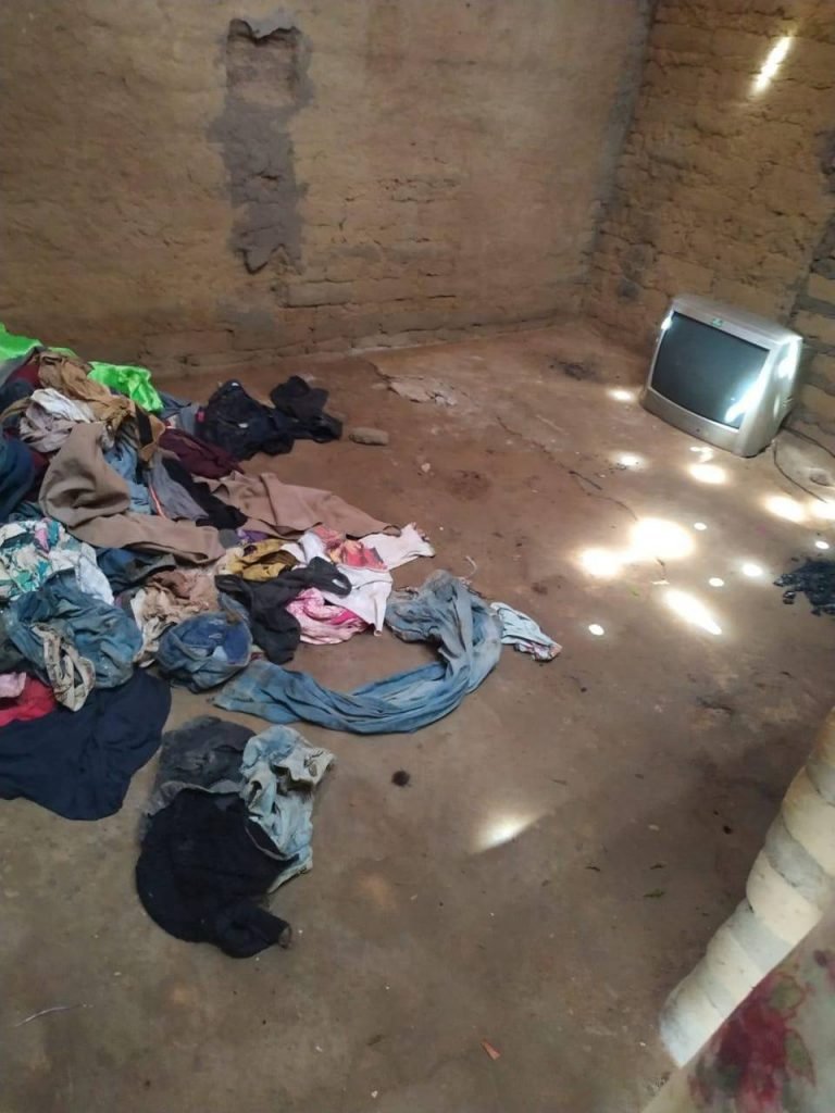 Pais são presos suspeitos de entregar a filha para ser estuprada