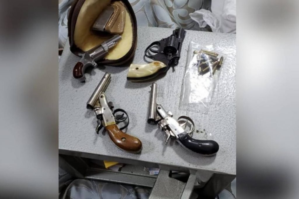 cumprimento de buscas e apreensões em propriedades do homem que xingou porteira de