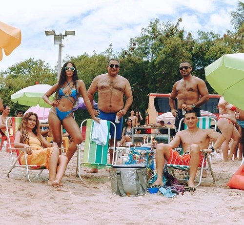Cena do clipe Girl From Rio, de Anitta
