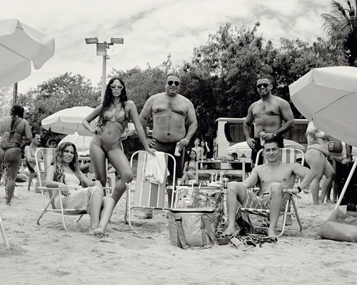 Cena do clipe Girl From Rio, de Anitta