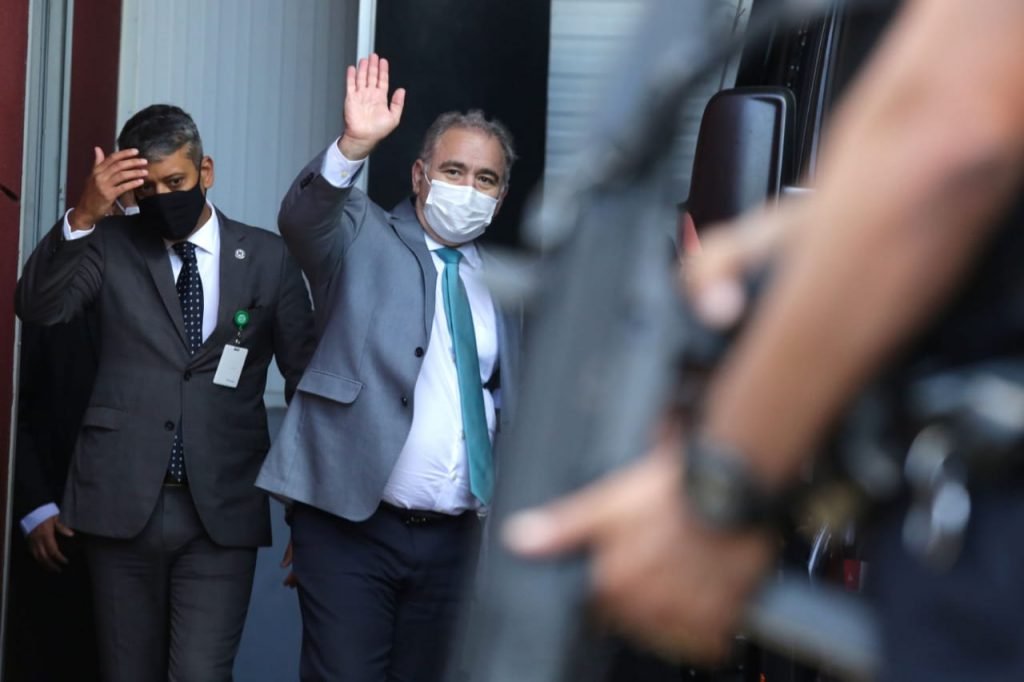 São Paulo - Ministro da Saúde Marcelo Queiroga evitou falar com a imprensa em dia que Brasil atinge marca de 400 mil mortos (4)