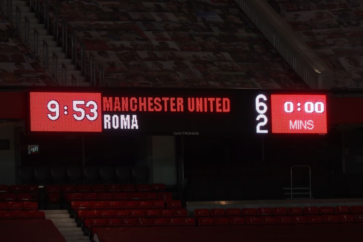 Manchester United vence o Granada por 2 a 0 na Liga Europa