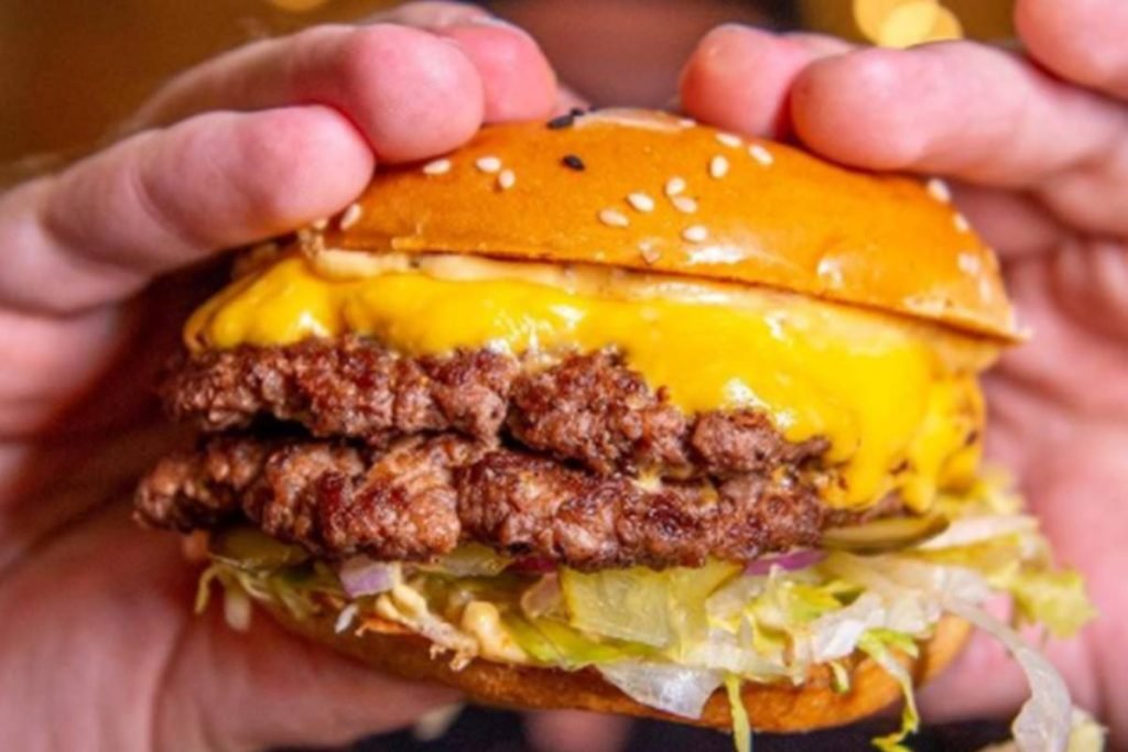 Hambúrguer com duas carnes