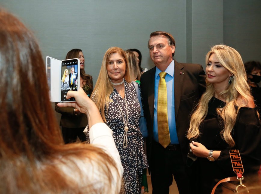 Jair Bolsonaro tirou fotos com as convidadas