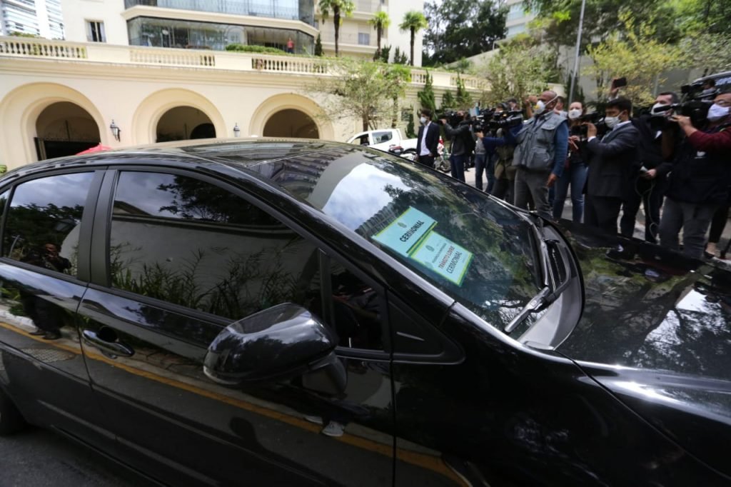 Chegada da comitiva presidencial no Palácio Tangará