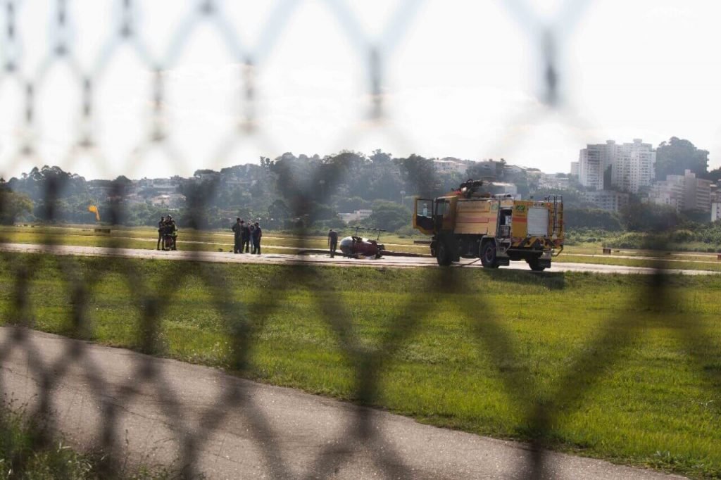 Queda de helicóptero no Aeroporto Campo de Marte, em São Paulo