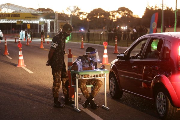 militares organizam vacinação