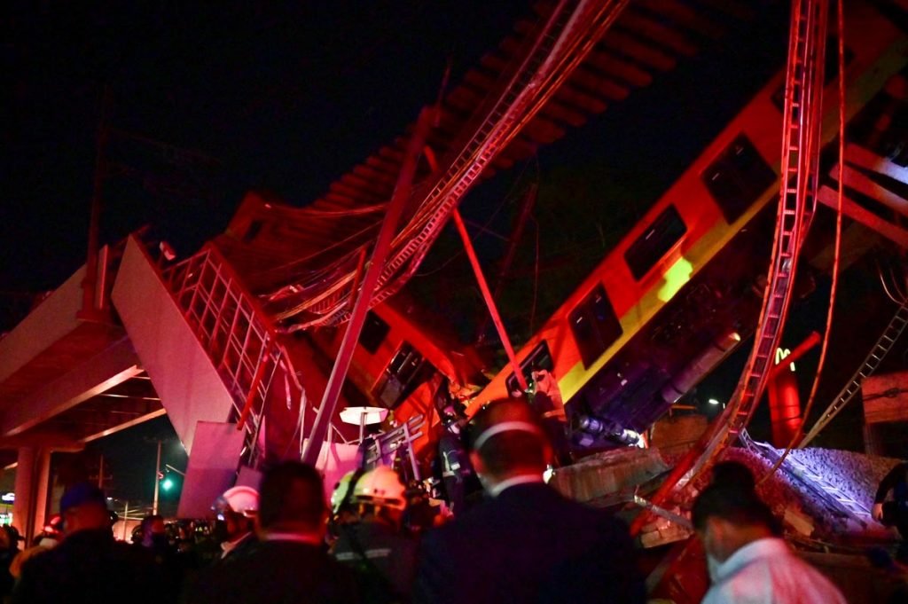 Viaduto desaba com trem do metrô e deixa ao menos 23 mortos no México