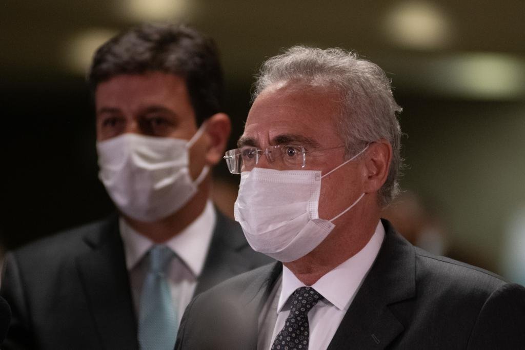 Senadores Randolfe Rodrigues e Renan Calheiros deixam a CPI ao do ex ministro Luiz Henrique Mandetta