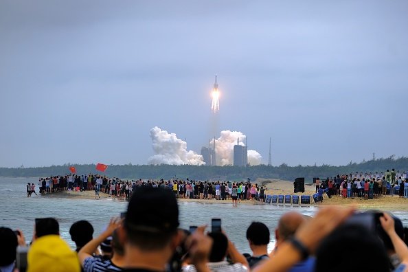 Chineses tiram foto de foguete chinês