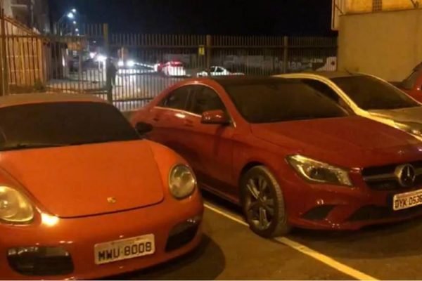 carros de luxo apreendidos pela PCDF em operacao contra agiota em Vicente Pires