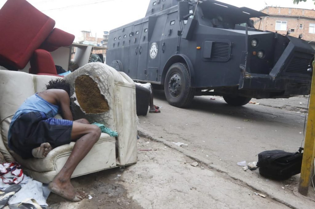 Operacão policial em favela do Rio deixa pelo menos 15 mortos