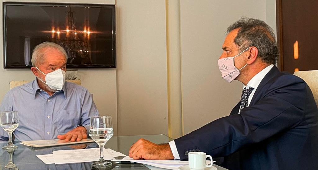 Ex-presidente Luiz Inácio Lula da Silva (PT) e o embaixador da Argentina no Brasil, Daniel Scioli