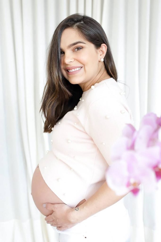 Cecília Araújo grávida da filha