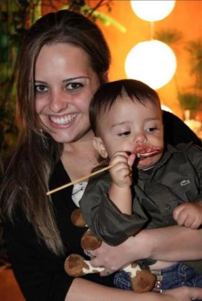 Tatiana Barros com o filho João Américo