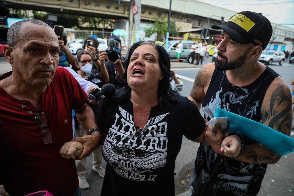 Proteste no dia seguinte da operação que deixou 25 mortos