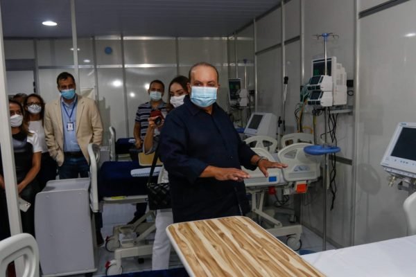 Ibaneis inaugura hospital de campanha no Gama