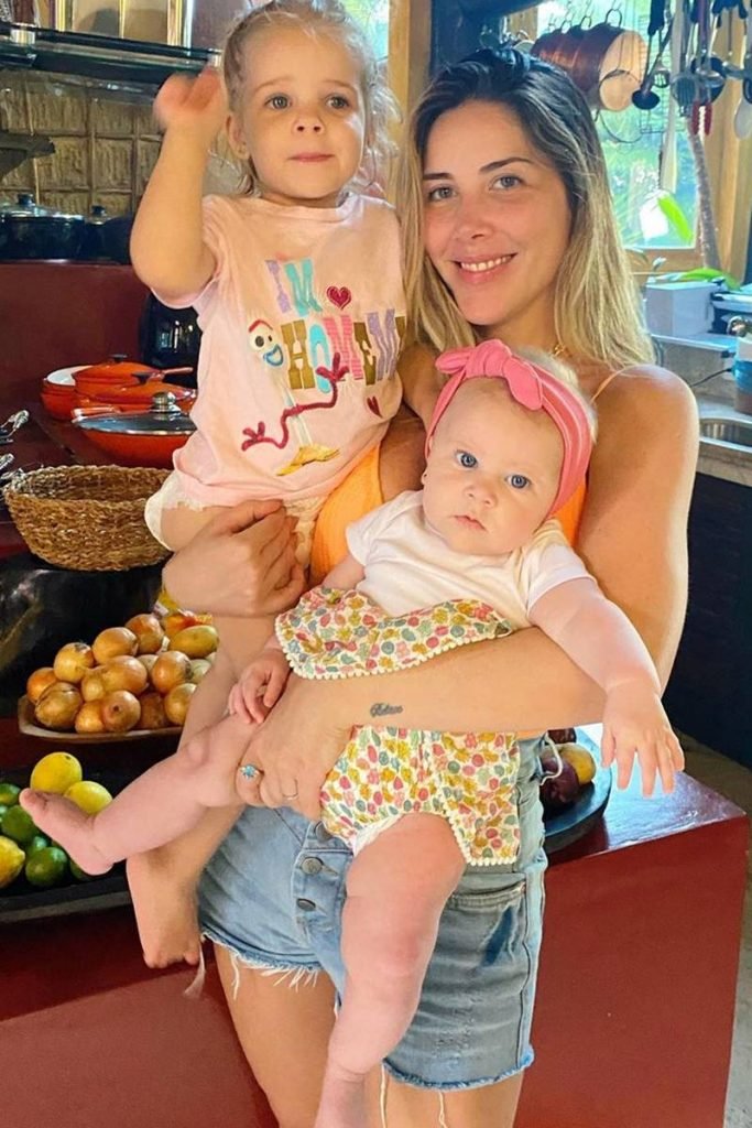 Mica Rocha com Luisa e Olivia