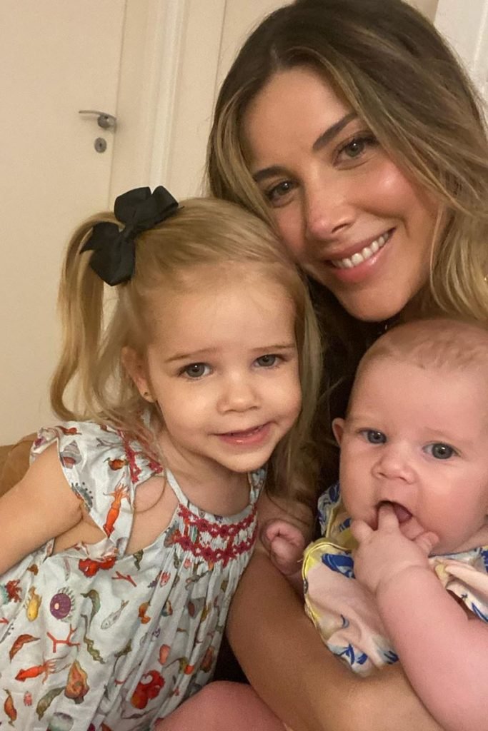 Mica Rocha com Luisa e Olivia