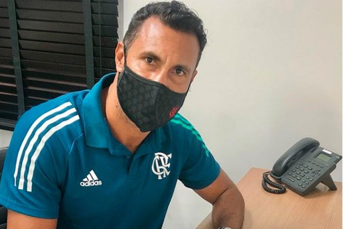 Após boatos de traição, modelo se separa de lateral do Flamengo