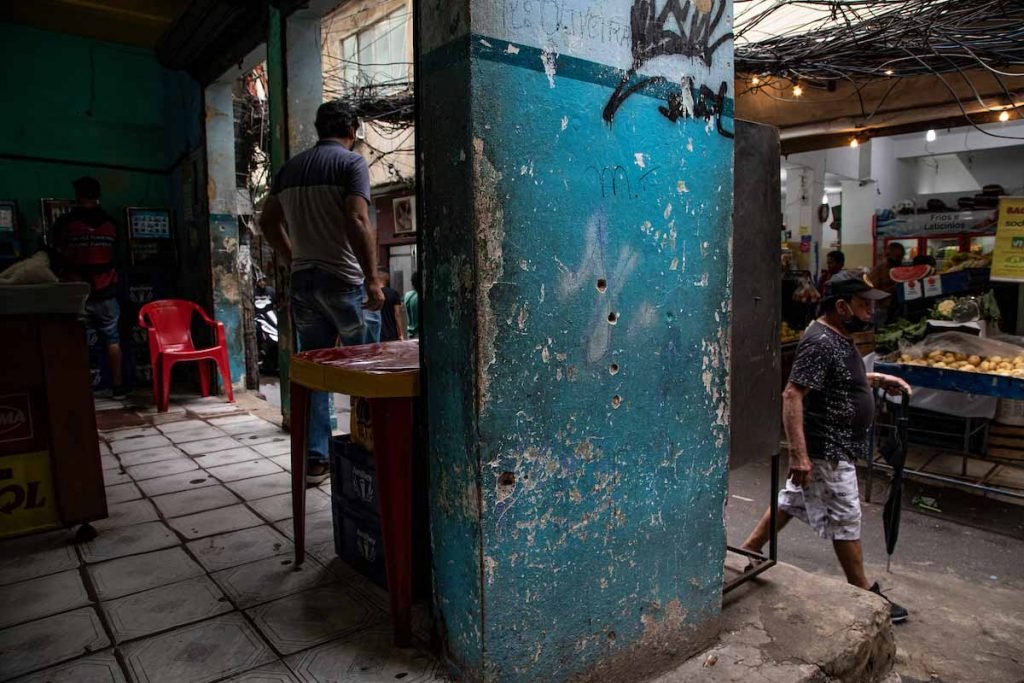 Marcas de tiros em parede na favela do Jacarezinho