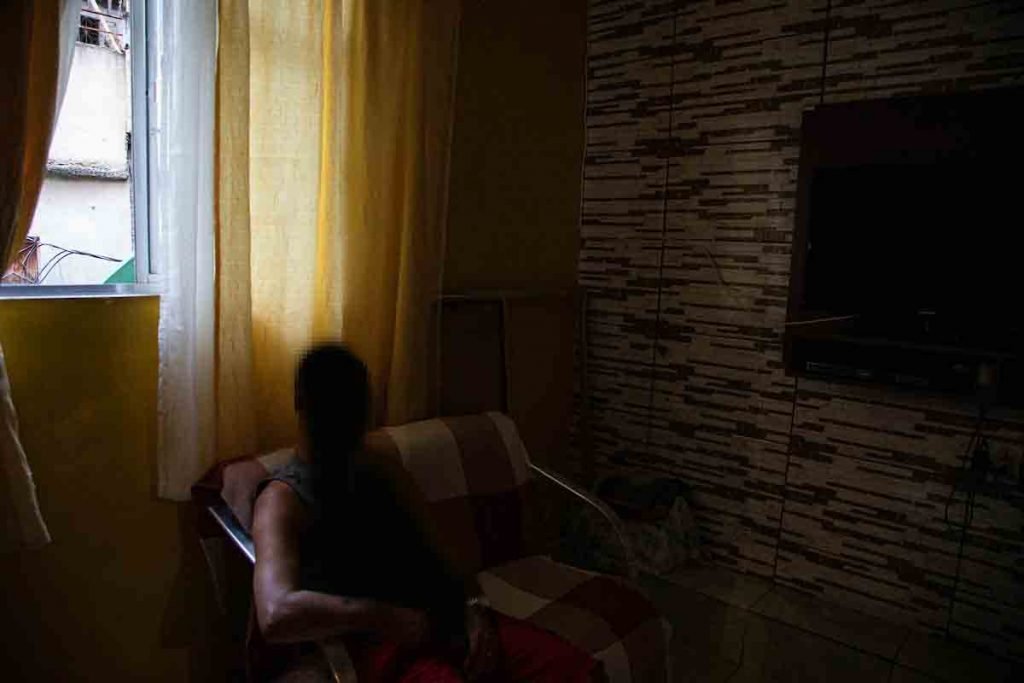 Moradora da casa onde dois jovens teriam sido executados, desarmados, no Jacarezinho