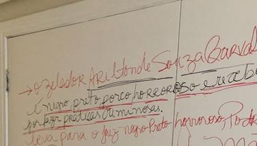 Mulher fez ofensas racistas à vizinha