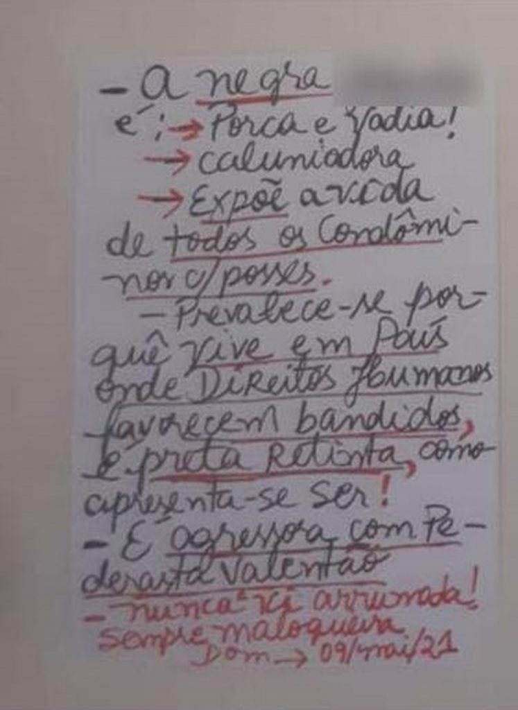 Mulher fez ofensas racistas à vizinha