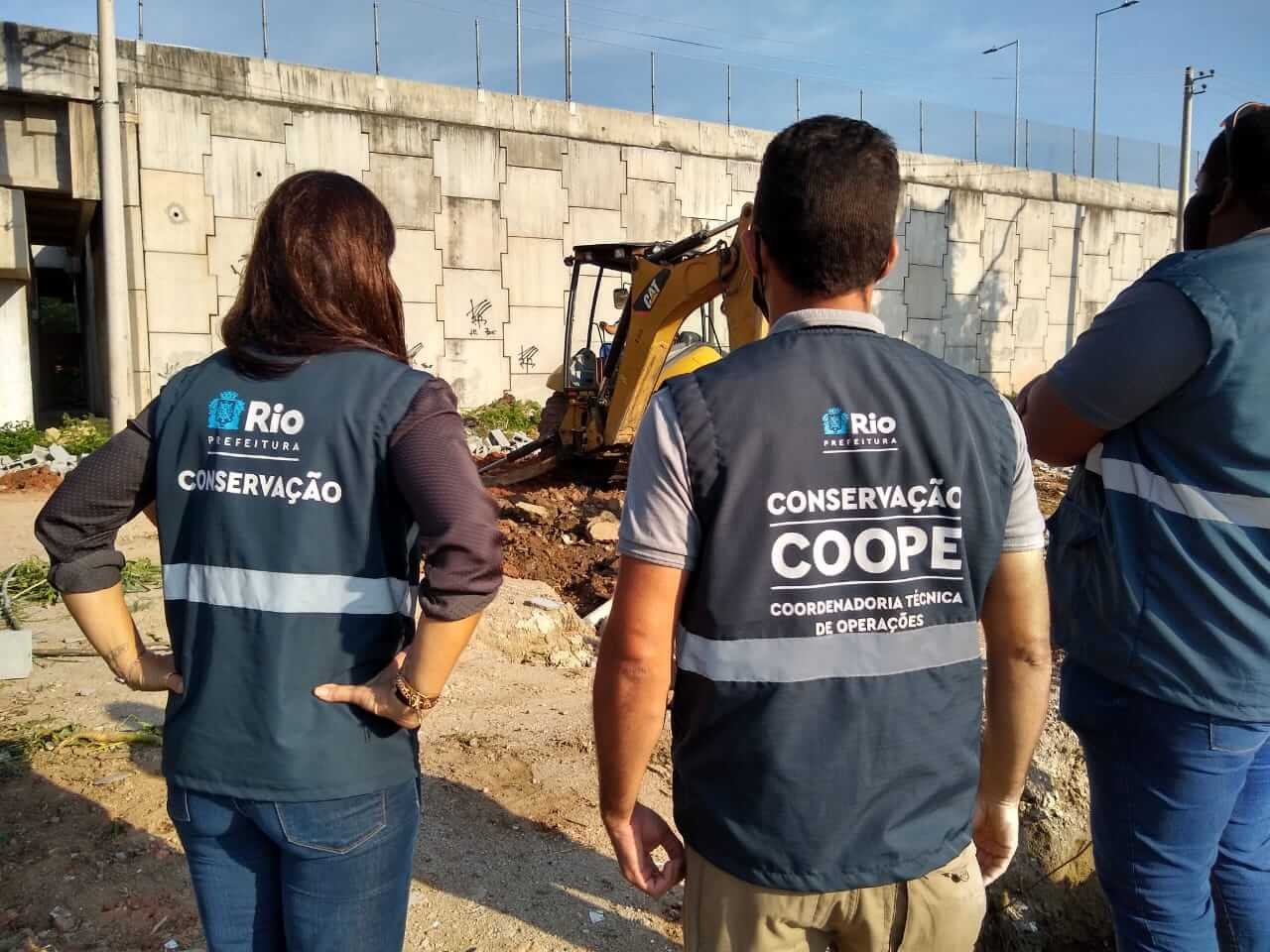 ~Prefeitura do Rio faz operação para derrubar construções irregulares na Colônia Juliano Moreira