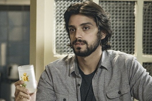 Rodrigo Simas será Alejandro em Salve-se Quem Puder