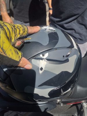 capacete furado