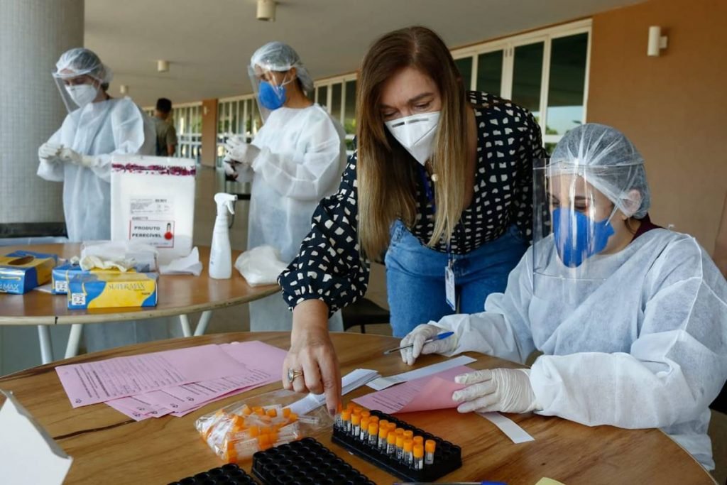 Universidade Federal de Goiás faz testagem da covid-19 em alunos e servidores