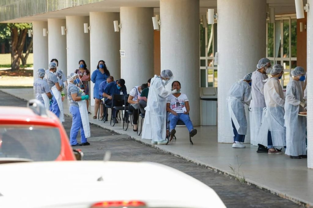 Universidade Federal de Goiás faz testagem da covid-19 em alunos e servidores