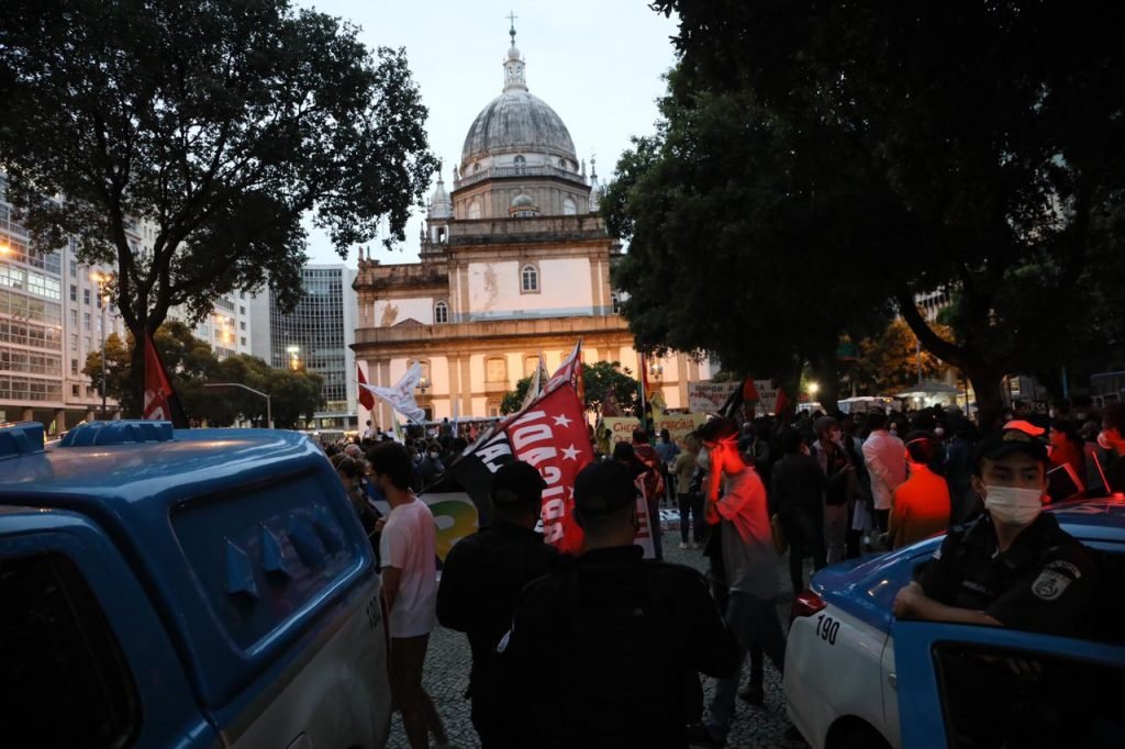 Manifestação do Movimento Negro contra a violência na Candelária
