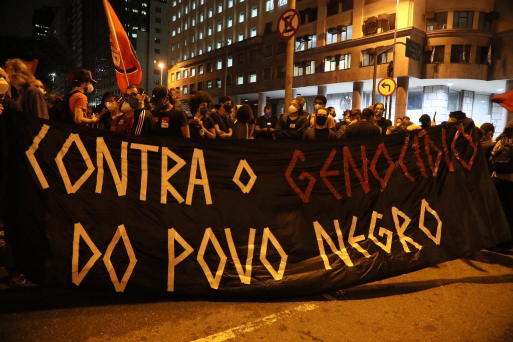 Manifestação do Movimento Negro contra a violência na Candelária
