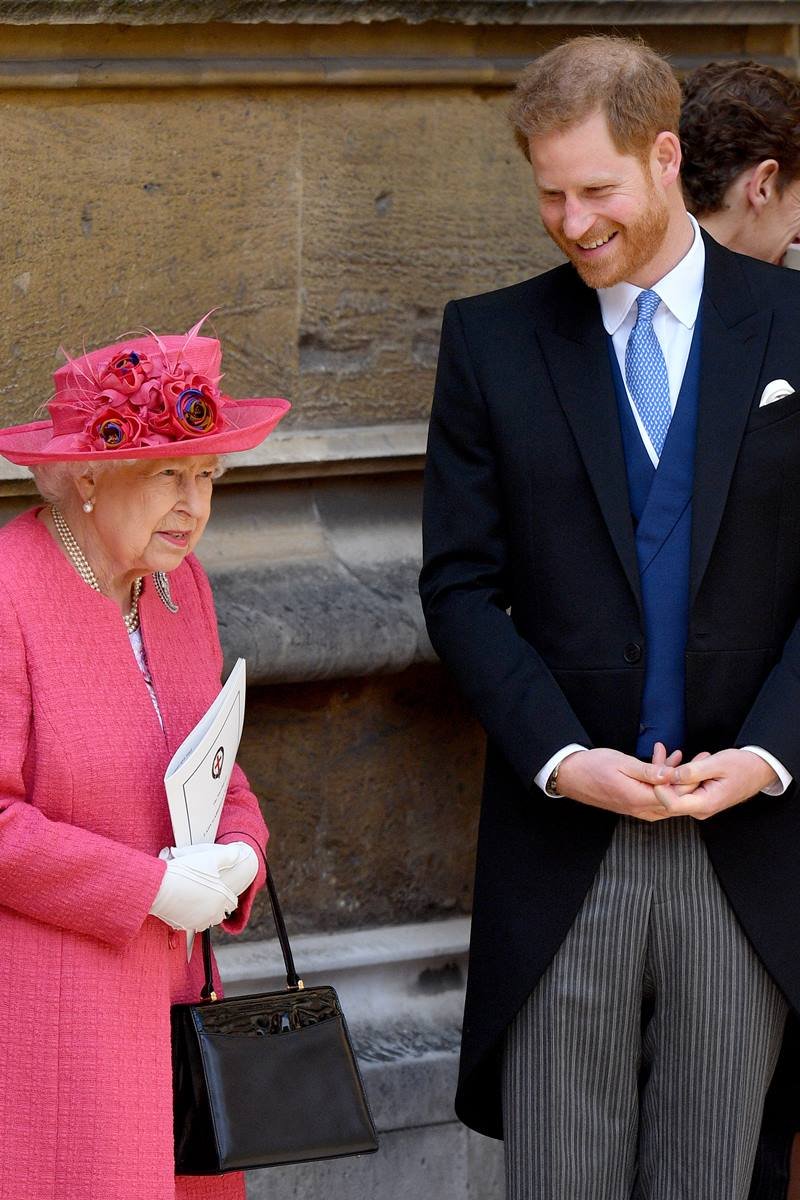 Rainha Elizabeth e principe Harry