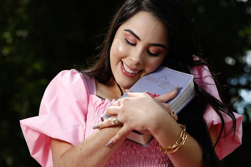 blogueira evangélica franciele vasconcelos é uma das inúmeras meninas evangélicas que se tornam blogueiras e digital influencers no Brasil