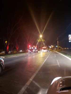 bombeiros no local