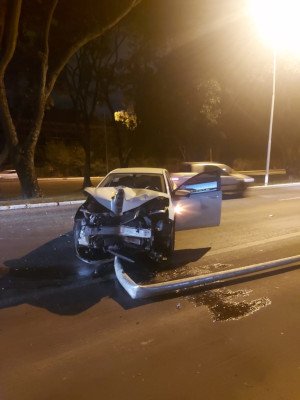 carro amassado
