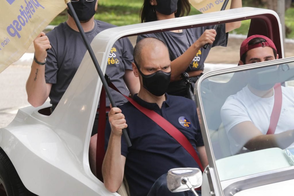 Bruno Covas faz carreata na zona Sul em SP